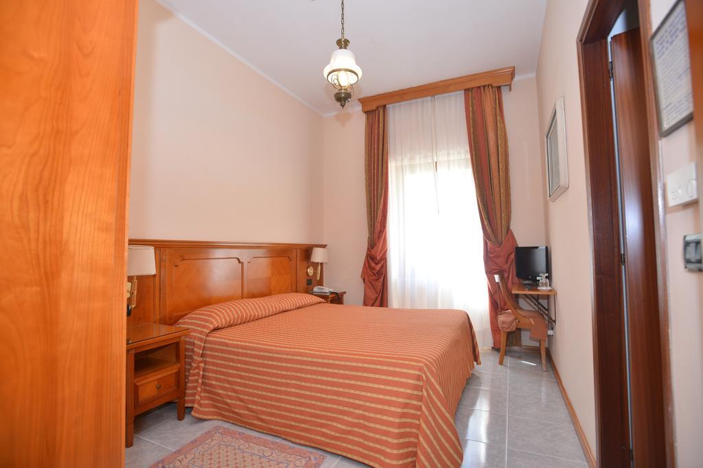 Hotel Acqui & Centro Benessere Acqui Terme Phòng bức ảnh