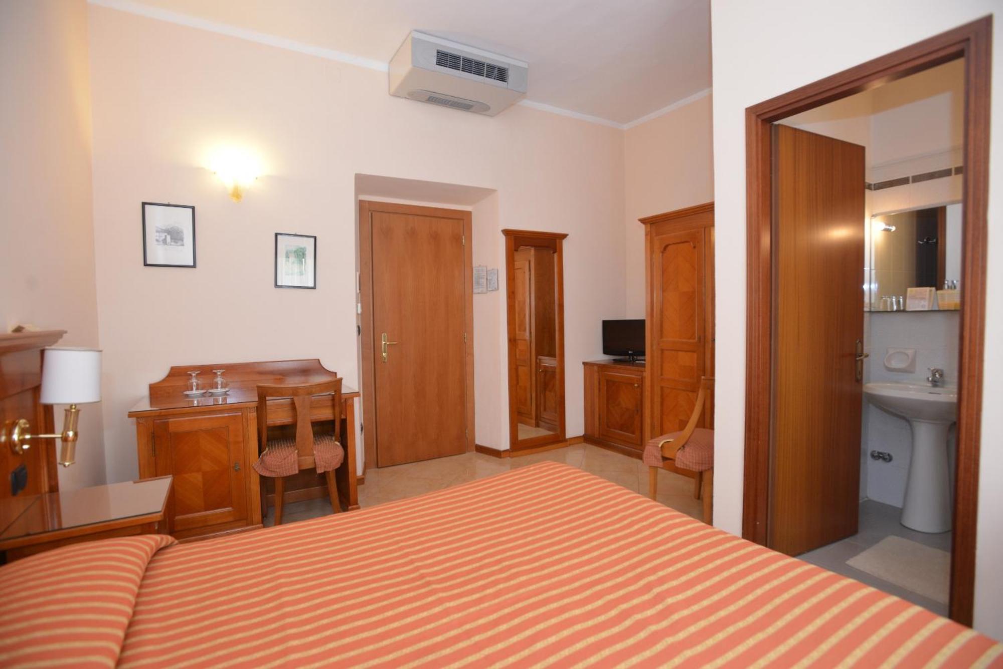 Hotel Acqui & Centro Benessere Acqui Terme Phòng bức ảnh